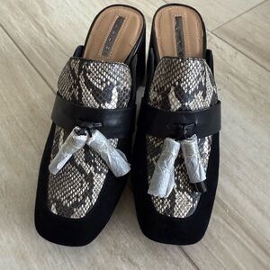 NWOT: Tahari Black and Snake Print Mules Women’s Shoes Size 7 Free Shipping